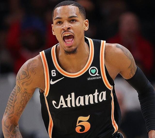 以微弱差距 以微弱差距