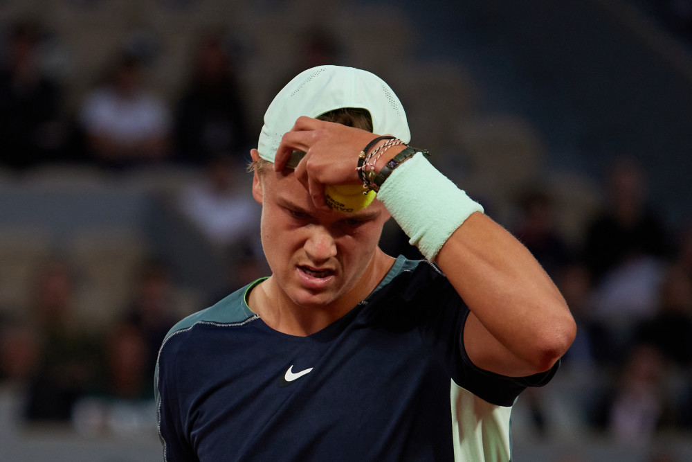 人士深入研 人士深入研