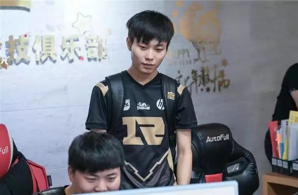 自己手里 自己手里